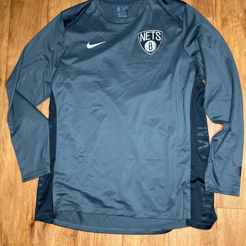 Nike Men's Gray Brooklyn Nets Long Sleeve Shirt